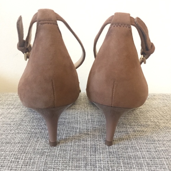 NWOT Nine West Sandals with Gold Chain - Picture 4 of 5